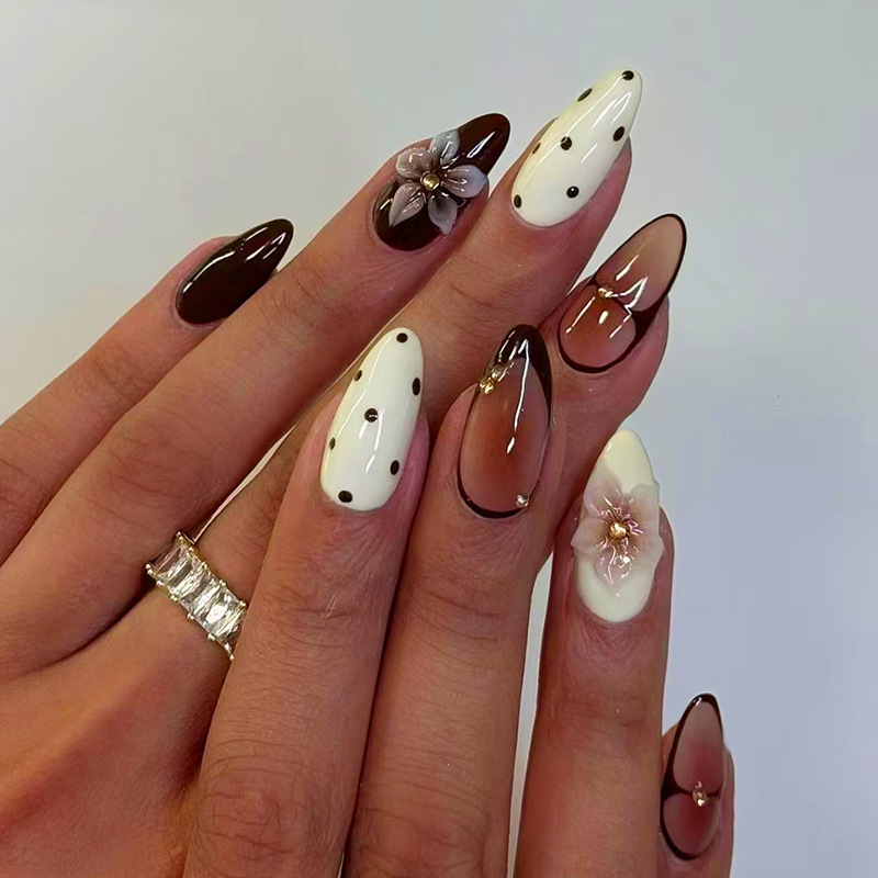 24 قطعة أظافر صناعية جاهزة لاص - مراجعة Nail Art Flower وسعره