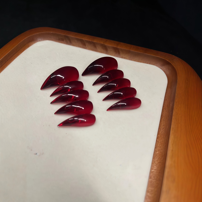 أظافر صناعية طويلة بتصميم ستيل - مراجعة Nail Art Gothic وسعره