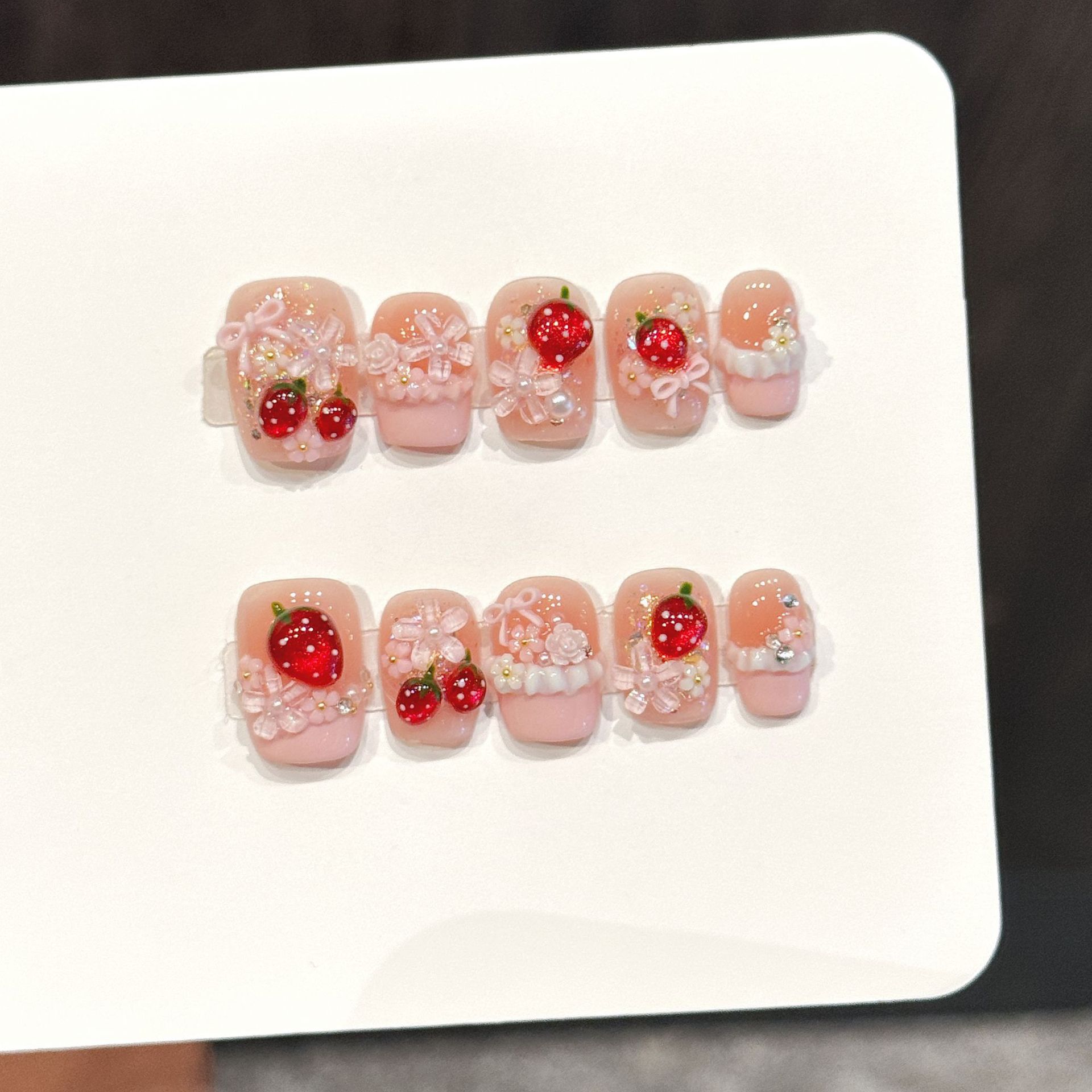 10 قطعة الفراولة الحمراء لطيف  - مراجعة Nail Art Flower وسعره